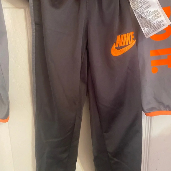 Boy’s Nike Tracksuit - Picture 5 of 10